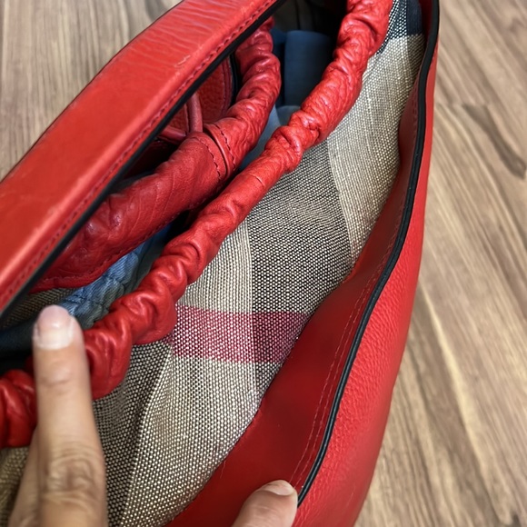 A45- 💯 % authentic Burberry shoulder bag - Picture 14 of 16